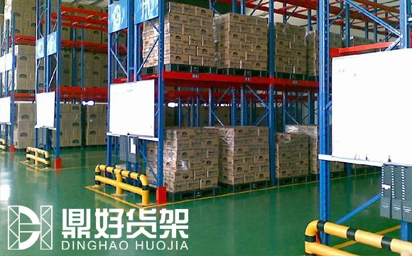 产品与仓库通道