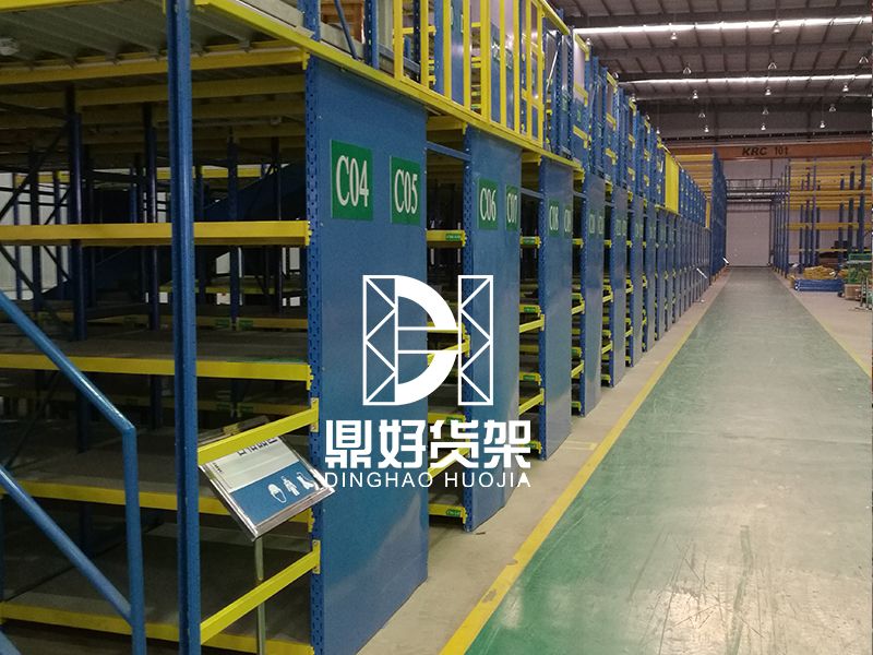 云南某动车企业阁楼货架、横梁托盘货架项目现场